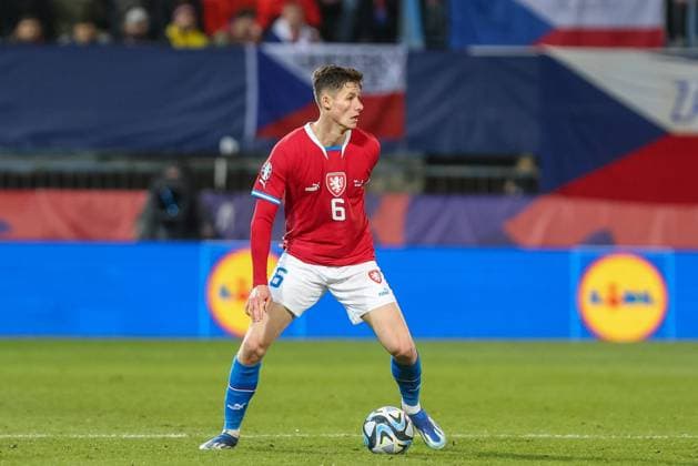 OLOMOUC 20.11.2023 MECZ 10. KOLEJKA ELIMINACJE DO MISTRZOSTW EUROPY 2024 GRUPA E: CZECHY - MOLDAWIA - QUALIFICATION FOR UEFA EURO, EM, Europameisterschaft,Fussball 2024 MATCH GROUP E IN OLOMUNIEC: CZECH REPUBLIC - MOLDOVA MARTIN VITIK FOT. MICHAL CHWIEDUK FOKUSMEDIA NEWSPIX.PL --- Newspix.pl  231120CHW115