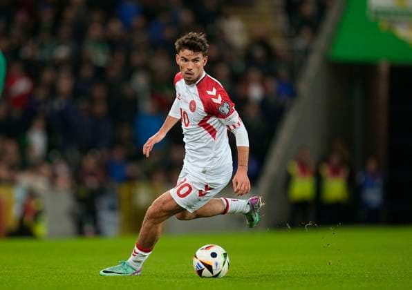November 20 2023: Matthew O Riley (Denmark) controls the ball during a Group H EURO 2024 Qualification game, Northern Ireland versus Denmark , at Windsor Park, Belfast, Northern Ireland. CSM Belfast Northern Ireland - ZUMAc04_ 20231120_zma_c04_112 Copyright: xUlrikxPedersenx