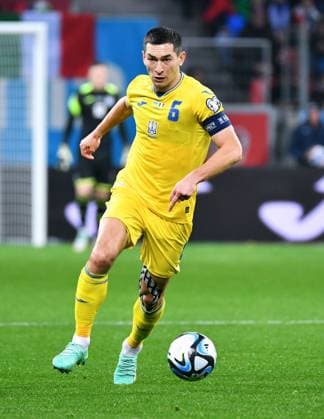 Fussball, Herren, Qualifikation zur Europameisterschaft 2024, BayArena Leverkusen, Ukraine - Italien 0:0; Taras Stepanenko (UKR). Aktion, Einzelbild. UEFA REGULATIONS PROHIBIT ANY USE OF PHOTOGRAPHS AS IMAGE SEQUENCES AND OR QUASI-VIDEO