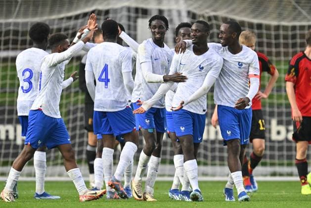 SOCCER FRIENDLY UNDER-20 BELGIUM VS FRANCE Andy Elysee LOGBO (9) of France pictured celebrating with teammates after scoring the 1-2 goal during a friendly soccer game between the national under 20 teams of Belgium and France on Tuesday 21 November 2023 in Tubize , Belgium . PHOTO SPORTPIX David Catry Tubize RBFA Academy stadium Belgium  Copyright: xSportpix.bex xDavidxCatryxDavidxCatryx