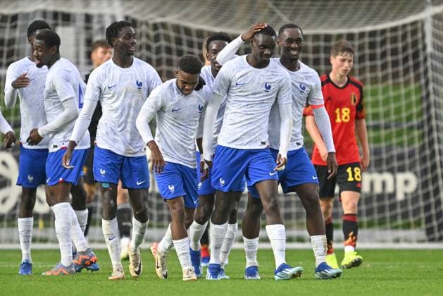 SOCCER FRIENDLY UNDER-20 BELGIUM VS FRANCE Andy Elysee LOGBO (9) of France pictured celebrating with teammates such as Yoan KORE (15) of France after scoring the 1-2 goal during a friendly soccer game between the national under 20 teams of Belgium and France on Tuesday 21 November 2023 in Tubize , Belgium . PHOTO SPORTPIX David Catry Tubize RBFA Academy stadium Belgium  Copyright: xSportpix.bex xDavidxCatryxDavidxCatryx