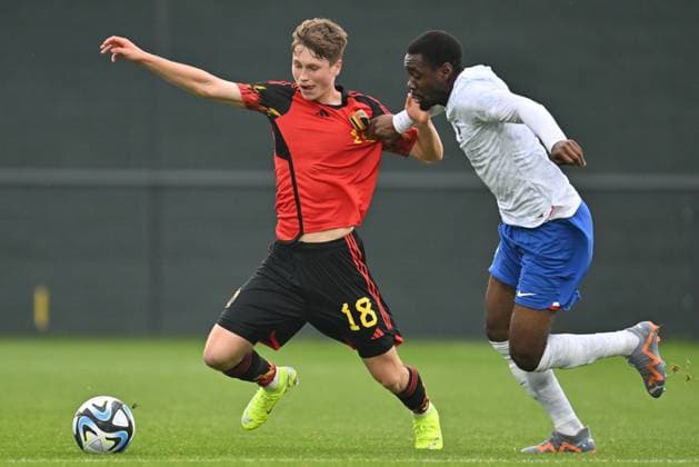 SOCCER FRIENDLY UNDER-20 BELGIUM VS FRANCE Thomas Claes (18) of Belgium and Rudy KOHON (4) of France pictured fighting for the ball during a friendly soccer game between the national under 20 teams of Belgium and France on Tuesday 21 November 2023 in Tubize , Belgium . PHOTO SPORTPIX David Catry Tubize RBFA Academy stadium Belgium  Copyright: xSportpix.bex xDavidxCatryxDavidxCatryx