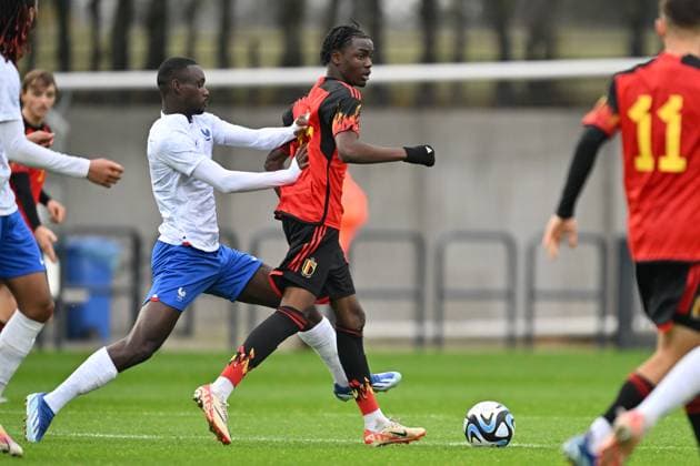 SOCCER FRIENDLY UNDER-20 BELGIUM VS FRANCE Andy Elysee LOGBO (9) of France pictured pushing away Joseph Nonge Boende (16) of Belgium during a friendly soccer game between the national under 20 teams of Belgium and France on Tuesday 21 November 2023 in Tubize , Belgium . PHOTO SPORTPIX David Catry Tubize RBFA Academy stadium Belgium  Copyright: xSportpix.bex xDavidxCatryxDavidxCatryx