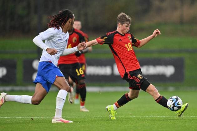 SOCCER FRIENDLY UNDER-20 BELGIUM VS FRANCE Brahim TRAORE (5) of France pictured defending on Thomas Claes (18) of Belgium during a friendly soccer game between the national under 20 teams of Belgium and France on Tuesday 21 November 2023 in Tubize , Belgium . PHOTO SPORTPIX David Catry Tubize RBFA Academy stadium Belgium  Copyright: xSportpix.bex xDavidxCatryxDavidxCatryx