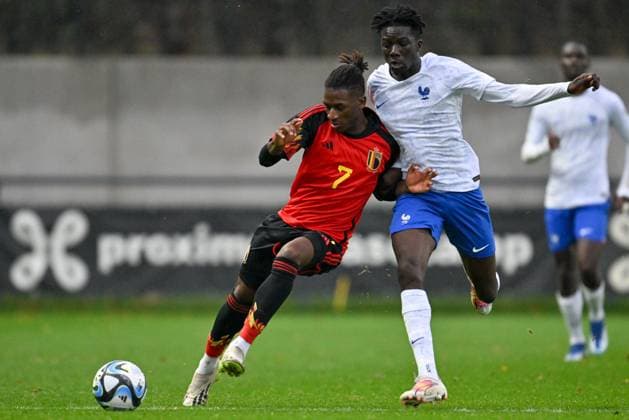 SOCCER FRIENDLY UNDER-20 BELGIUM VS FRANCE Abdoul Karim Camara (7) of Belgium pictured fighting for the ball with Kassoum OUATTARA (17) of France during a friendly soccer game between the national under 20 teams of Belgium and France on Tuesday 21 November 2023 in Tubize , Belgium . PHOTO SPORTPIX David Catry Tubize RBFA Academy stadium Belgium  Copyright: xSportpix.bex xDavidxCatryxDavidxCatryx