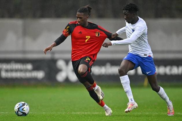 SOCCER FRIENDLY UNDER-20 BELGIUM VS FRANCE Abdoul Karim Camara (7) of Belgium pictured fighting for the ball with Kassoum OUATTARA (17) of France during a friendly soccer game between the national under 20 teams of Belgium and France on Tuesday 21 November 2023 in Tubize , Belgium . PHOTO SPORTPIX David Catry Tubize RBFA Academy stadium Belgium  Copyright: xSportpix.bex xDavidxCatryxDavidxCatryx