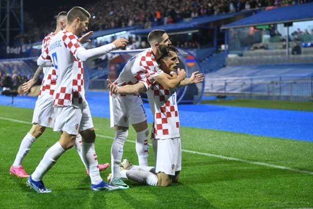 Sport Themen der Woche KW47 Sport Bilder des Tages Croatia, Zagreb, 211123. Luka Ivanusec and Ante Budimir celebrates the goal for 1:0 at the match Croatia - Armenia, in the 10th round of group D qualification for UEFA EURO, EM, Europameisterschaft,Fussball 2024, which is played at the Maksimir Stadium. Photo: Goran Mehkek CROPIX Copyright: xxGoranxMehkekx xCROPIXx gm_hrvatska_armenija65-211123