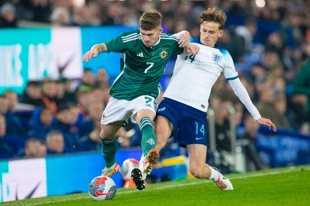 England v Northern Ireland - UEFA U21, U 21 Euro 2025 Qualifier Charlie Allen 7 of N.Ireland tackled by Tyler Morton 14 of England during the UEFA European Under 21 Championship Group F match between England and Northern Ireland at Goodison Park, Liverpool on Tuesday 21st November 2023. Liverpool Merseyside United Kingdom  Copyright: xMIxNewsx originalFilename:fletcher-englandu231121_np70y.jpg