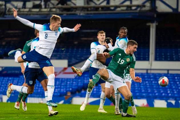 England v Northern Ireland - UEFA U21, U 21 Euro 2025 Qualifier Liam Delap 9 of England heads the ball during the UEFA European Under 21 Championship Group F match between England and Northern Ireland at Goodison Park, Liverpool on Tuesday 21st November 2023. Liverpool Merseyside United Kingdom  Copyright: xMIxNewsx originalFilename:fletcher-englandu231121_npEtr.jpg