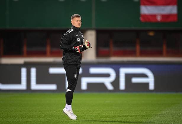FUSSBALL INTERNATIONAL Testspiel in Wien Oesterreich - Deutschland 21.11.2023 Torwart Patrick Pentz (Oesterreich) beim Aufwaermen