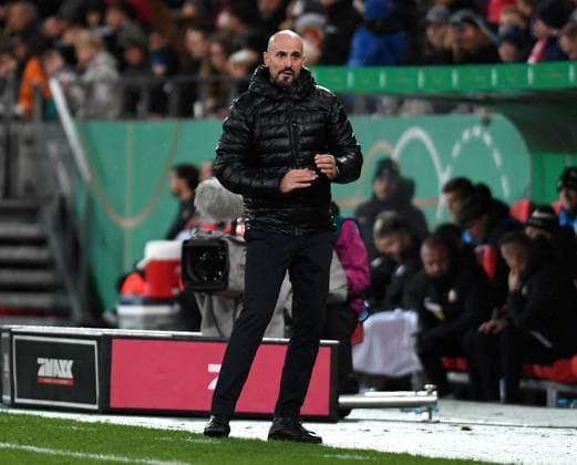 21.11.2023, Essen, Germany, Stadium Essen, Germany vs Poland - UEFA European Under-21 Championship Qualifying - Group D, Trainer Antonio Di Salvo (Germany) schaut (Foto Ralf Treese) Essen Stadium Essen North Rhine-Westphalia Germany
