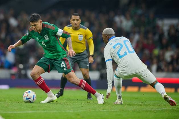 RECORD DATE NOT STATED CONCACAF NATIONS LEAGUE 2022-2023 Mexico vs Honduras CFV (L-R), Edson Alvarez of Mexico and Deybi Flores of Honduras during the game Mexican national team, Nationalteam (Mexico) vs Honduras, corresponding to the Quarterfinals second Leg of the Concacaf Nations League 2023-2024, at Azteca, on November 21, 2023. <br><br> (I-D), Edson Alvarez de Mexico y Deybi Flores de Honduras durante el partido Seleccion Nacional Mexicana (Mexico) vs Honduras, correspondiente a Cuartos de Final Vuelta de la Liga de Naciones de Concacaf 2023-2024, en el Estadio Azteca, el 21 de Noviembre de 2023. CIUDAD DE MEXICO CDMX MEXICO Copyright: xDavidxLeahx 20231121204435_CNL_CFV_MEX_HON_ALVAREZ114