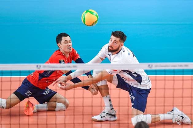 2023.11.22 Kedzierzyn-Kozle Siatkowka Mezczyzn CEV Liga Mistrzow Sezon 2023 2024 Grupa Azoty ZAKSA Kedzierzyn-Kozle - Olympiacos Piraeus N z Erik Shoji, Bartosz Bednorz Foto Marcin Bulanda PressFocus 2023.11.22 Kedzierzyn-Kozle Volleyball Men CEV Champions League Season 2023 2024 Grupa Azoty ZAKSA Kedzierzyn-Kozle - Olympiacos Piraeus Erik Shoji, Bartosz Bednorz Credit: Marcin Bulanda PressFocus NEWSPIX.PL --- Newspix.pl  20231122xPF_MB0281