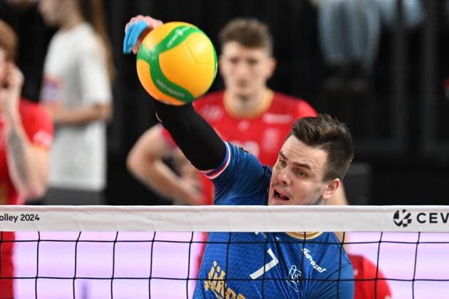 Volleyball I Herren I 2023-2024 I CEV Champions League I CLVM68 I SVG Lüneburg - Jihostroj CESKE BUDEJOVICE I 22.11.2023 Petr Michalek (7, Jihostroj CeskÃ Budejovice) beim warm up Lüneburg LKH Arena Niedersachsen Deutschland Copyright: xLobeca AndreasxHannigx