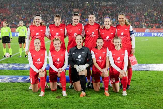 Fotball Mesterligaen kvinner, Brann - Slavia Praha Bergen 20231122. Branns lag som starter kampen mellom Brann og Slavia Praha i Mesterligaen i fotball for kvinner pa Brann stadion. Foto: Paul S. Amundsen NTB Bergen Norge EDITORIAL USE ONLY. RESTRICTED USE FOR BETTING COMPANIES Ref:_SPOXdhx0TLUOTc.jpg  Copyright: xPaulxS.xAmundsenx xNTBx