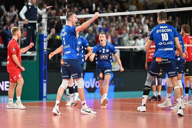 Volleyball I Herren I 2023-2024 I CEV Champions League I CLVM68 I SVG Lüneburg - Jihostroj CESKE BUDEJOVICE I 22.11.2023 Satzgewinn zum 1:0 - Erster gewonnener Satz in der Champions League Lüneburg LKH Arena Niedersachsen Deutschland Copyright: xLobeca AndreasxHannigx
