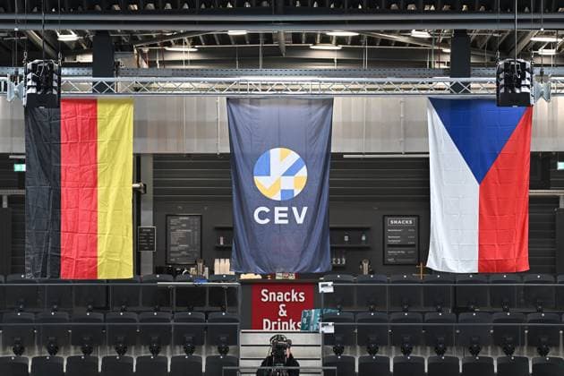 Volleyball I Herren I 2023-2024 I CEV Champions League I CLVM68 I SVG Lüneburg - Jihostroj CESKE BUDEJOVICE I 22.11.2023 CEV, Championsleague, Deutschland, Tschechien, Flaggen, Fahne, Logo, Tribüne Lüneburg LKH Arena Niedersachsen Deutschland Copyright: xLobeca AndreasxHannigx
