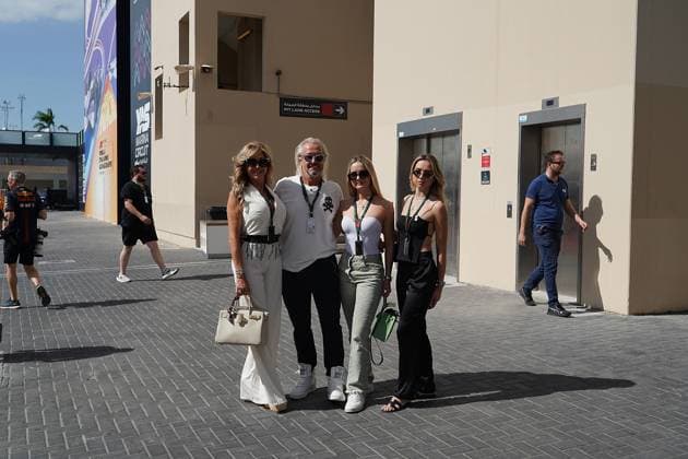 Formula 1 Etihad Airways Abu Dhabi Grand Prix 2023 22.11.2023, Yas Marina Circuit, Abu Dhabi, Formula 1 Etihad Airways Abu Dhabi Grand Prix 2023 , im Bild Die Familie Geiss zu Besuch bei der Formel 1, als Gast von Nico Hülkenberg (DEU), MoneyGram Haas F1 Team. Carmen Geiss, Robert Geiss, Davina Shakira Geiss, Shania Tyra Geiss.