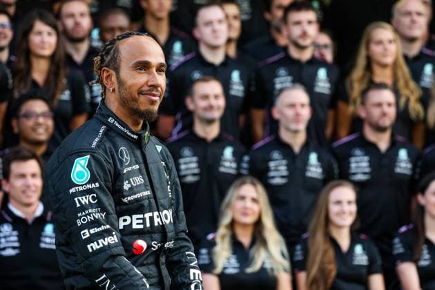 HAMILTON Lewis (gbr), Mercedes AMG F1 Team W14, portrait during the 2023 Formula 1 Etihad Airways Abu Dhabi Grand Prix, 22th round of the 2023 Formula One World Championship, WM, Weltmeisterschaft from November 24 to 26, 2023 on the Yas Marina Circuit, in Abu Dhabi - F1 - ABU DHABI GRAND PRIX 2023 DPPI Panoramic  00123047_G0OD9693