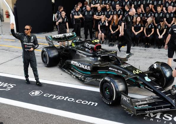 Photo of the Mercedes-AMG Petronas F1 Team with 44 Lewis Hamilton (GBR, Mercedes-AMG Petronas F1 Team), F1 Grand Prix of Abu Dhabi at Yas Marina Circuit on November 23, 2023 in Abu Dhabi, United Arab Emirates. (Photo by HOCH ZWEI) Abu Dhabi United Arab Emirates