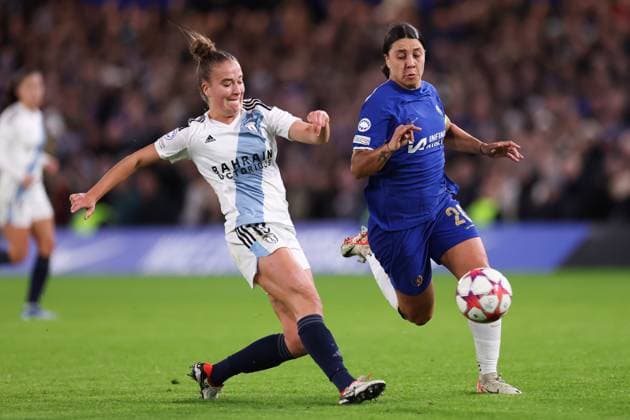 Chelsea v Paris FC 23 November 2023, London - UEFA Women s Champions League Football - Chelsea v Paris FC - Thea Greboval of Paris and Sam Kerr of Chelsea - Photo: Jacques Feeney Offside. London UK Copyright: xJacquesxFeeneyx xOffsidexOffside