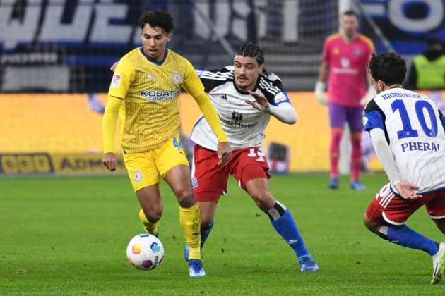 GER; 2. FBL,, Hamburger SV vs Eintracht Braunschweig 24.11.2023, Volksparkstadion, Hamburg, GER; 2. FBL, Hamburger SV vs Eintracht Braunschweig im Bild Guilherme Ramos (Hamburg 13) versucht sich gegen Johan Gomez (Braunschweig 44) durchzusetzen