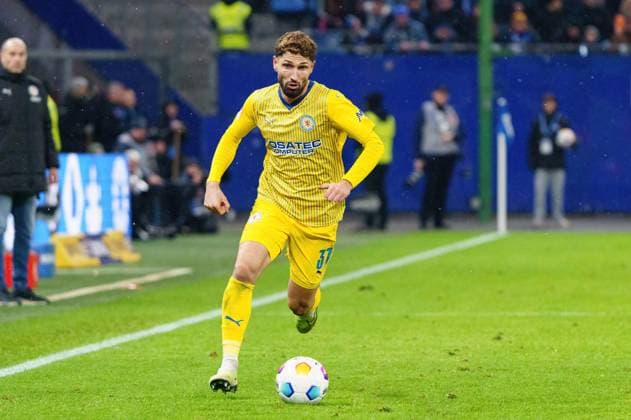Fabio Kaufmann (Eintracht Braunschweig, 37) GER, Hamburger SV vs. Eintracht Braunschweig, Fussball, 2. Bundesliga, Spieltag 14, Saison 2023 2024, 24.11.2023 DFL REGULATIONS PROHIBIT ANY USE OF PHOTOGRAPHS AS IMAGE SEQUENCES AND OR QUASI-VIDEO GER, Hamburger SV vs. Eintracht Braunschweig, Fussball, 2. Bundesliga, Spieltag 14, Saison 2023 2024, 24.11.2023 Hamburg