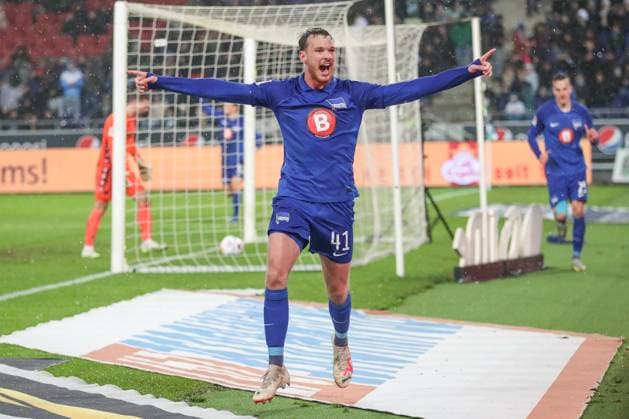 24.11.2023, xtgx, Fussball 2.Bundesliga, Hannover 96 - Hertha BSC Berlin emspor, v.l. Pascal Klemens (Hertha, 41) jubelt nach seinem Tor zum 0:2 (DFL DFB REGULATIONS PROHIBIT ANY USE OF PHOTOGRAPHS as IMAGE SEQUENCES and or QUASI-VIDEO) Hannover