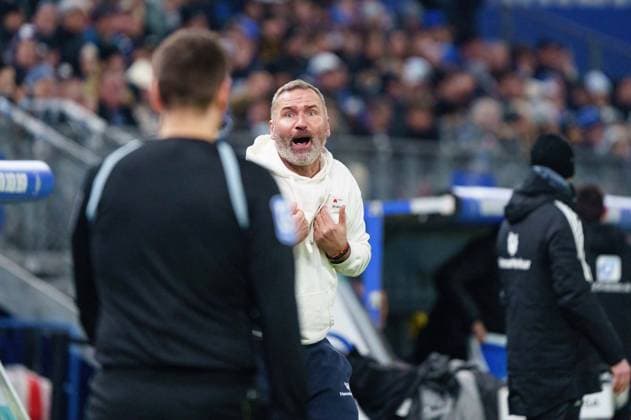 Tim Walter (Hamburger SV, Trainer) GER, Hamburger SV vs. Eintracht Braunschweig, Fussball, 2. Bundesliga, Spieltag 14, Saison 2023 2024, 24.11.2023 DFL REGULATIONS PROHIBIT ANY USE OF PHOTOGRAPHS AS IMAGE SEQUENCES AND OR QUASI-VIDEO GER, Hamburger SV vs. Eintracht Braunschweig, Fussball, 2. Bundesliga, Spieltag 14, Saison 2023 2024, 24.11.2023 Hamburg