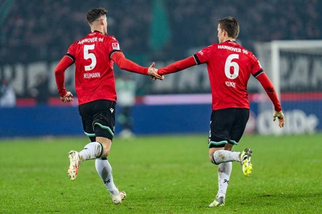 Tor zum 1:2 durch Havard Nielsen (Hannover 96, 16) Phil Yannik Neumann (Hannover 96, 5) Fabian Kunze (Hannover 96, 6) Hannover 96 vs. Hertha BSC Berlin, Fussball, 2. Bundesliga, 14. Spieltag, 24.11.2023 DFL REGULATIONS PROHIBIT ANY OUSE OF PHOTOGRAPHS AS IMAGE SEQUENCES AND OR QUASI-VIDEO Hannover 96 vs. Hertha BSC Berlin, Fussball, 2. Bundesliga, 14. Spieltag, 24.11.2023 Hannover