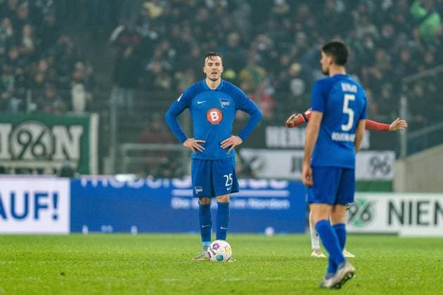 Tor zum 2:2 durch Andreas Voglsammer (Hannover 96, 32) hier Haris Tabakovic (Hertha BSC, 25) Andreas Bouchalakis (Hertha BSC, 5) Hannover 96 vs. Hertha BSC Berlin, Fussball, 2. Bundesliga, 14. Spieltag, 24.11.2023 DFL REGULATIONS PROHIBIT ANY OUSE OF PHOTOGRAPHS AS IMAGE SEQUENCES AND OR QUASI-VIDEO Hannover 96 vs. Hertha BSC Berlin, Fussball, 2. Bundesliga, 14. Spieltag, 24.11.2023 Hannover