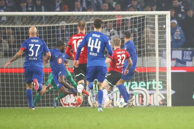 24.11.2023, xtgx, Fussball 2.Bundesliga, Hannover 96 - Hertha BSC Berlin emspor, v.l. Tor zum 2:2 durch Andreas Voglsammer (Hannover, 32) (DFL DFB REGULATIONS PROHIBIT ANY USE OF PHOTOGRAPHS as IMAGE SEQUENCES and or QUASI-VIDEO) Hannover