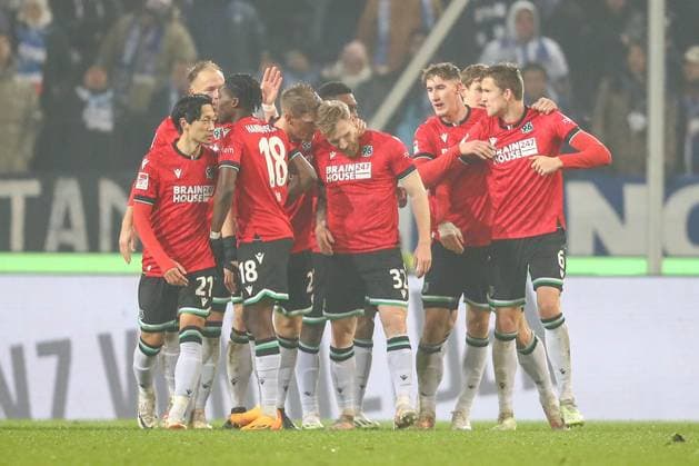 24.11.2023, xtgx, Fussball 2.Bundesliga, Hannover 96 - Hertha BSC Berlin emspor, v.l. Jubel nach dem 2:2 durch Andreas Voglsammer (Hannover, 32) (DFL DFB REGULATIONS PROHIBIT ANY USE OF PHOTOGRAPHS as IMAGE SEQUENCES and or QUASI-VIDEO) Hannover