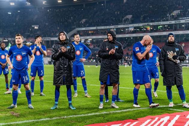 Deyovaisio Zeefuik (Hertha BSC, 34) Jonjoe Kenny (Hertha BSC, 16) Haris Tabakovic (Hertha BSC, 25) Toni Leistner (Hertha BSC, 37) Smail Prevljak (Hertha BSC, 9) Fabian Reese (Hertha BSC, 11) Florian Niederlechner (Hertha BSC, 7) Tjark Ernst (Hertha BSC, 12) Hannover 96 vs. Hertha BSC Berlin, Fussball, 2. Bundesliga, 14. Spieltag, 24.11.2023 DFL REGULATIONS PROHIBIT ANY OUSE OF PHOTOGRAPHS AS IMAGE SEQUENCES AND OR QUASI-VIDEO Hannover 96 vs. Hertha BSC Berlin, Fussball, 2. Bundesliga, 14. Spieltag, 24.11.2023 Hannover