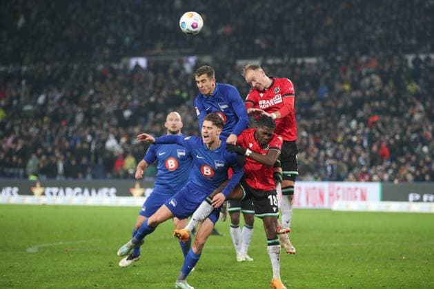 24.11.2023, xtgx, Fussball 2.Bundesliga, Hannover 96 - Hertha BSC Berlin emspor, v.l. (DFL DFB REGULATIONS PROHIBIT ANY USE OF PHOTOGRAPHS as IMAGE SEQUENCES and or QUASI-VIDEO) Hannover