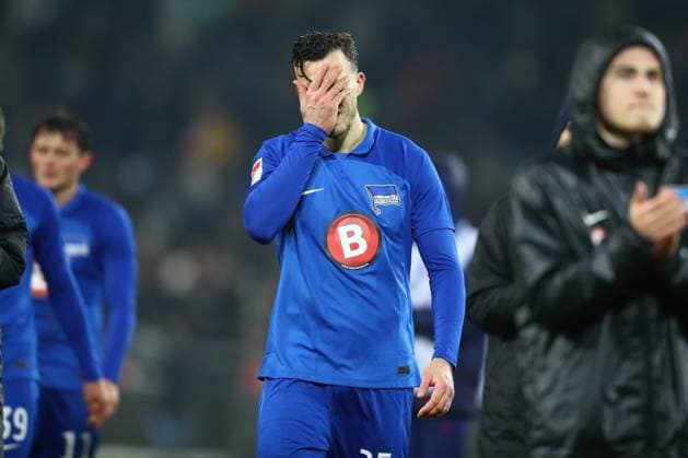 24.11.2023, xtgx, Fussball 2.Bundesliga, Hannover 96 - Hertha BSC Berlin emspor, v.l. Haris Tabakovic (Hertha, 25) enttaeuscht, schaut enttaeuscht, niedergeschlagen, disappointed (DFL DFB REGULATIONS PROHIBIT ANY USE OF PHOTOGRAPHS as IMAGE SEQUENCES and or QUASI-VIDEO) Hannover