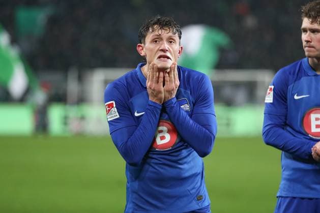 Sport Bilder des Tages 24.11.2023, xtgx, Fussball 2.Bundesliga, Hannover 96 - Hertha BSC Berlin emspor, v.l. Fabian Reese (Hertha, 11) enttaeuscht, schaut enttaeuscht, niedergeschlagen, disappointed (DFL DFB REGULATIONS PROHIBIT ANY USE OF PHOTOGRAPHS as IMAGE SEQUENCES and or QUASI-VIDEO) Hannover