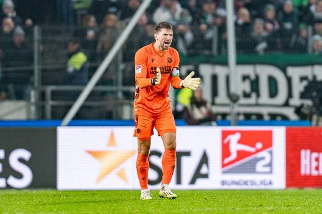 Ron Robert Zieler (Hannover 96, 1) Hannover 96 vs. Hertha BSC Berlin, Fussball, 2. Bundesliga, 14. Spieltag, 24.11.2023 DFL REGULATIONS PROHIBIT ANY OUSE OF PHOTOGRAPHS AS IMAGE SEQUENCES AND OR QUASI-VIDEO Hannover 96 vs. Hertha BSC Berlin, Fussball, 2. Bundesliga, 14. Spieltag, 24.11.2023 Hannover
