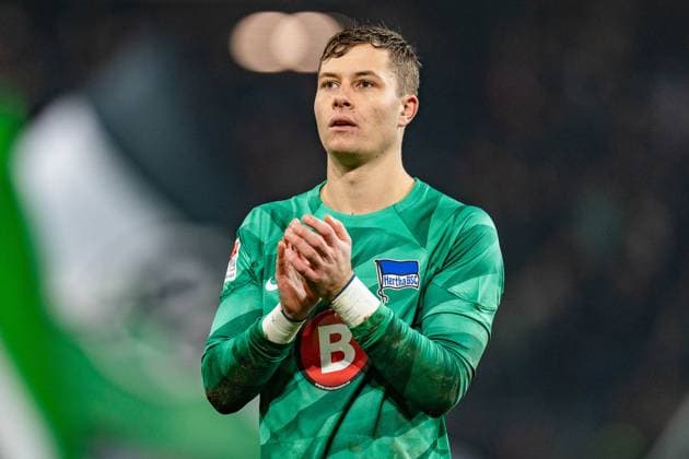 Abpfiff und Ernuechterung bei allen Spielern, Tjark Ernst (Hertha BSC, 12) Hannover 96 vs. Hertha BSC Berlin, Fussball, 2. Bundesliga, 14. Spieltag, 24.11.2023 DFL REGULATIONS PROHIBIT ANY OUSE OF PHOTOGRAPHS AS IMAGE SEQUENCES AND OR QUASI-VIDEO Hannover 96 vs. Hertha BSC Berlin, Fussball, 2. Bundesliga, 14. Spieltag, 24.11.2023 Hannover