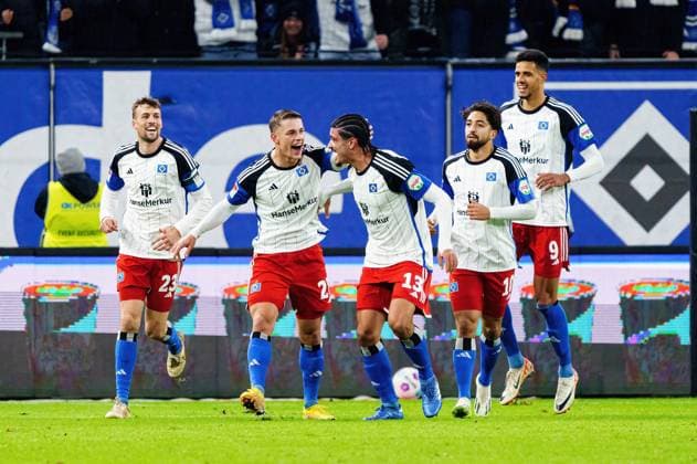 Torjubel Hamburger SV nach Tor zum 1:0 Guilherme Ramos (Hamburger SV, 13) GER, Hamburger SV vs. Eintracht Braunschweig, Fussball, 2. Bundesliga, Spieltag 14, Saison 2023 2024, 24.11.2023 DFL REGULATIONS PROHIBIT ANY USE OF PHOTOGRAPHS AS IMAGE SEQUENCES AND OR QUASI-VIDEO GER, Hamburger SV vs. Eintracht Braunschweig, Fussball, 2. Bundesliga, Spieltag 14, Saison 2023 2024, 24.11.2023 Hamburg