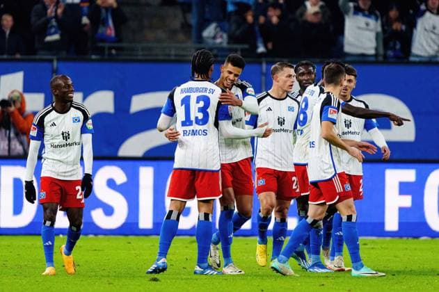 Torjubel Hamburger SV nach Tor zum 1:0 Guilherme Ramos (Hamburger SV, 13) GER, Hamburger SV vs. Eintracht Braunschweig, Fussball, 2. Bundesliga, Spieltag 14, Saison 2023 2024, 24.11.2023 DFL REGULATIONS PROHIBIT ANY USE OF PHOTOGRAPHS AS IMAGE SEQUENCES AND OR QUASI-VIDEO GER, Hamburger SV vs. Eintracht Braunschweig, Fussball, 2. Bundesliga, Spieltag 14, Saison 2023 2024, 24.11.2023 Hamburg