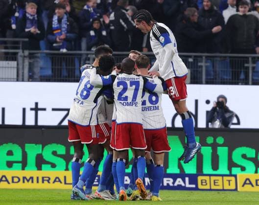 2.Liga Saison 2023-2024 14.Spieltag 24.11.2023 Hamburger SV - Eintracht Braunschweig im Volksparkstadion 1 - 0 Torjubel v.l.: Bakery Jatta (Hamburger SV), Robert Glatzel (Hamburger SV), Jean-Luc Dompe (Hamburger SV), Miro Muheim (Hamburger SV), Guilherme Ramos (Hamburger SV) DFL REGULATIONS PROHIBIT ANY USE OF PHOTOGRAPHS AS IMAGE SEQUENCES AND OR QUASI-VIDEO