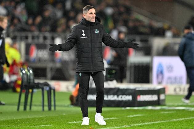 2. Bundesliga - Hannover 06 - Hertha BSC Berlin am 24.11.2023 in der HDI Arena in Hannover Trainer Stefan Leitl (Hannover 96) unzufrieden, enttäuscht, enttaeuscht, niedergeschlagen.