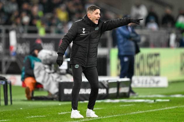 2. Bundesliga - Hannover 06 - Hertha BSC Berlin am 24.11.2023 in der HDI Arena in Hannover Trainer Stefan Leitl (Hannover 96) unzufrieden, enttäuscht, enttaeuscht, niedergeschlagen.