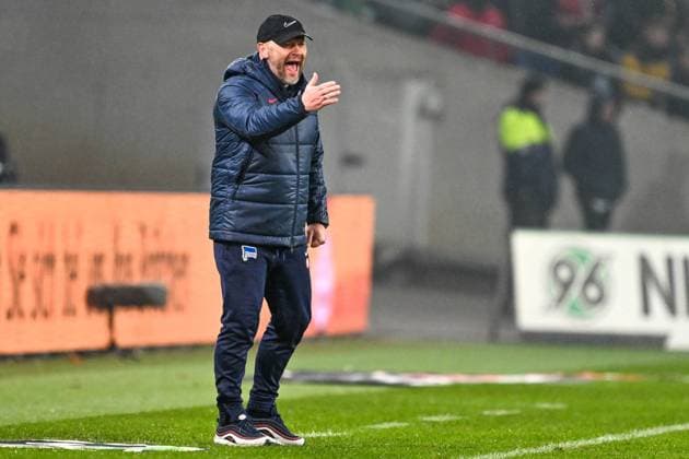 2. Bundesliga - Hannover 06 - Hertha BSC Berlin am 24.11.2023 in der HDI Arena in Hannover Trainer Pal Dardai (Hertha BSC Berlin) unzufrieden, enttäuscht, enttaeuscht, niedergeschlagen.
