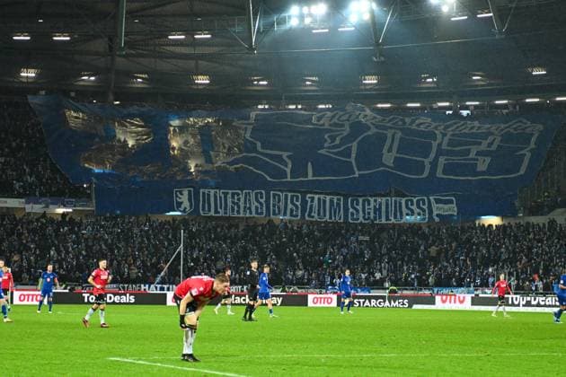 2. Bundesliga - Hannover 06 - Hertha BSC Berlin am 24.11.2023 in der HDI Arena in Hannover Chorografie der Ultras Berlin