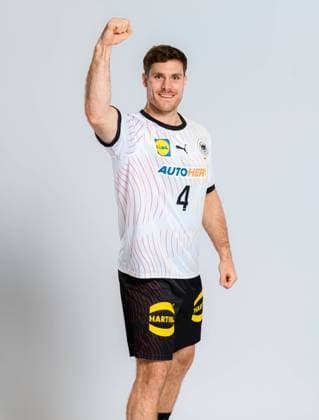 Muenchen, Deutschland 29. Oktober 2023: Handball DHB - Fotoshooting Johannes Golla (Deutschland) Portrait, ganzkoerper, Bild, einzel, Einzelaufnahme, picture, single, solo, alleine, Muenchen Bayern Deutschland