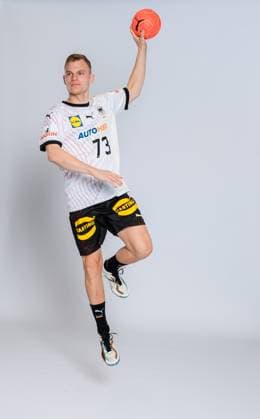 Muenchen, Deutschland 29. Oktober 2023: Handball DHB - Fotoshooting Timo Kastening (Deutschland) Portrait, ganzkoerper, Bild, einzel, Einzelaufnahme, picture, single, solo, alleine, Muenchen Bayern Deutschland
