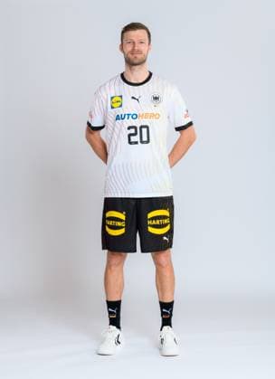Muenchen, Deutschland 29. Oktober 2023: Handball DHB Maenner - Fotoshooting Philipp Weber (Deutschland) Portrait, ganzkoerper, Bild, einzel, Einzelaufnahme, picture, single, solo, alleine, Muenchen Bayern Deutschland