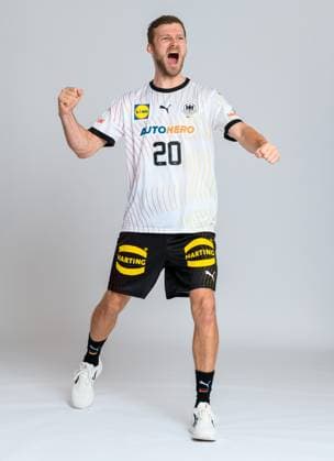 Muenchen, Deutschland 29. Oktober 2023: Handball DHB Maenner - Fotoshooting Philipp Weber (Deutschland) Portrait, ganzkoerper, Bild, einzel, Einzelaufnahme, picture, single, solo, alleine, Muenchen Bayern Deutschland